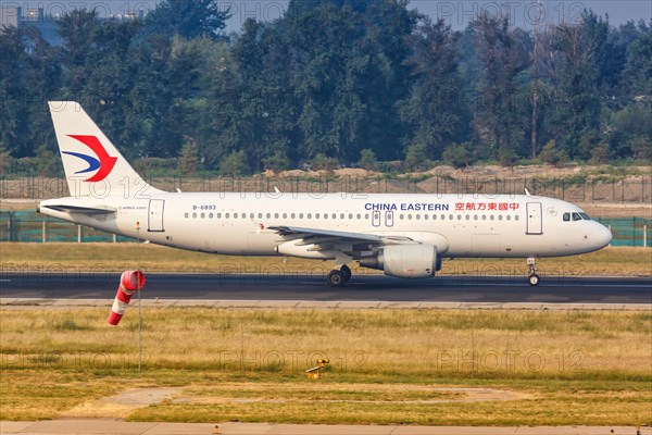 An Airbus A320 aircraft of China Eastern Airlines with registration number B-6893 at Beijing Airport