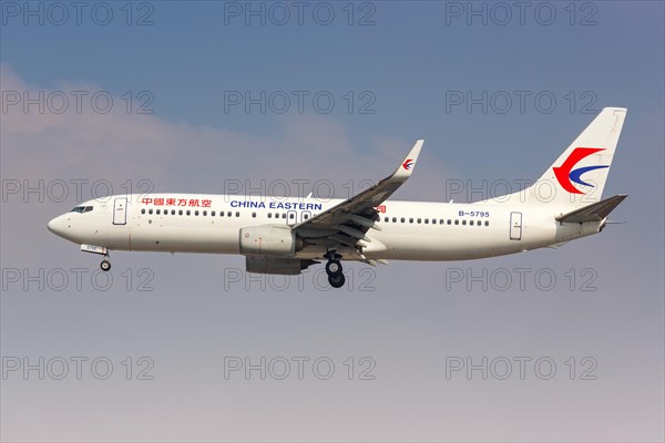 A China Eastern Airlines Boeing 737-800 with registration number B-5795 at Shanghai Hongqiao Airport