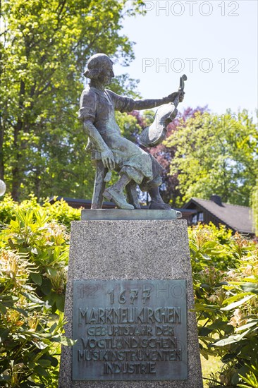 Violin maker monument by Franz Matuska