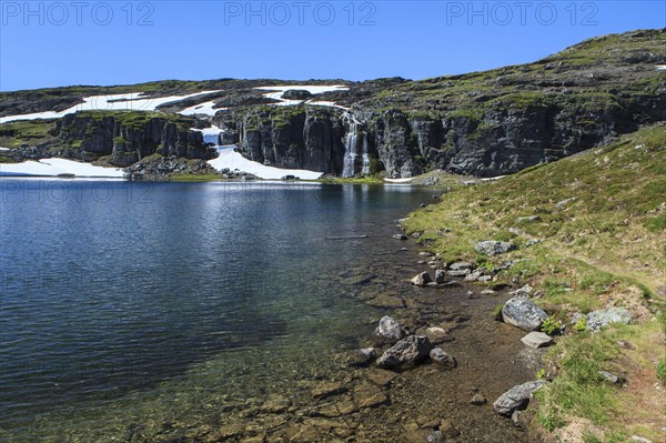 Mountain lake in Bjorgavegen highlands