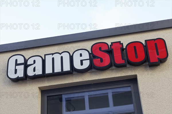 Logo Gamestop at the store
