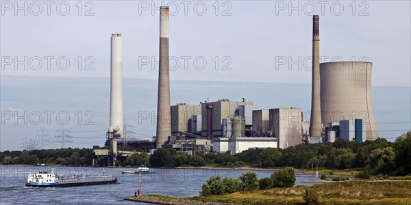 The decommissioned Voerde power station on the Rhine with its 250-metre-high smokestack