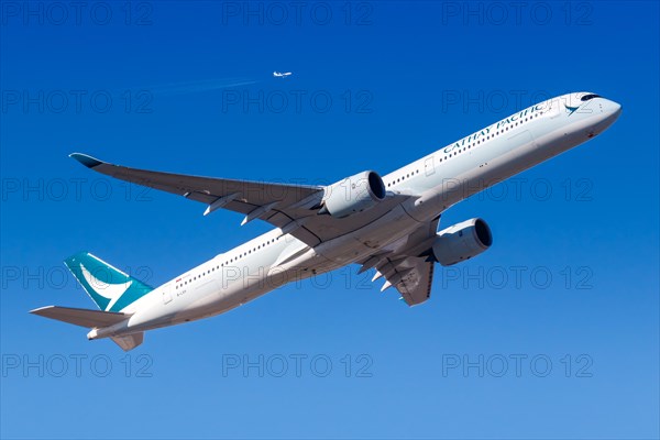 A Cathay Pacific Airbus A350-1000 with registration B-LXH at Frankfurt Airport