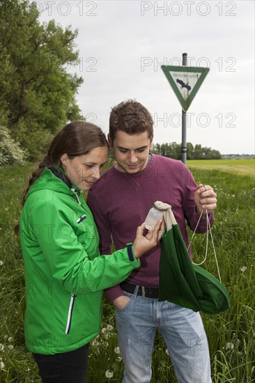 Researchers from the Biodiversity Group of the University of Duisburg-Essen checking water samples at Grietherbusch on the Lower Rhine