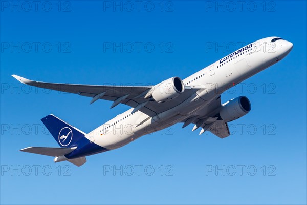 A Lufthansa Airbus A350-900 with the registration D-AIXM at Frankfurt Airport