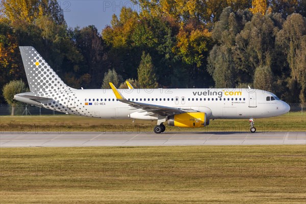 A Vueling Airbus A320 with the registration EC-MEA at Munich Airport