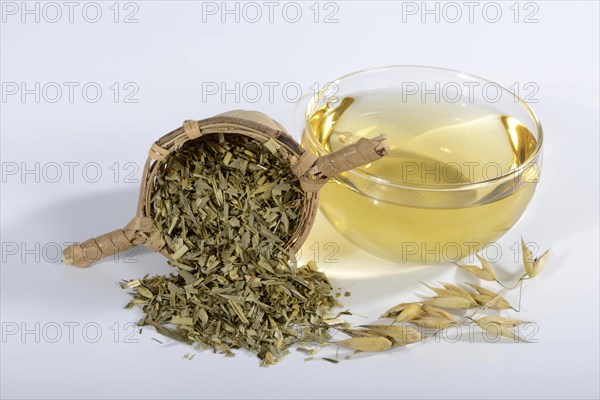 Cup oat straw tea