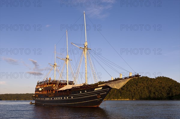 Liveaboard ship Amira