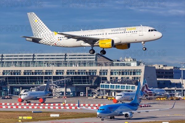 A Vueling Airbus A320 with registration number EC-KDG at Stuttgart Airport