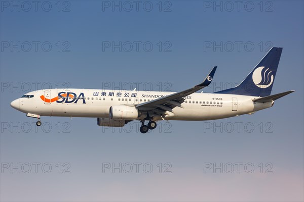 A Boeing 737-800 of SDA Shandong Airlines with registration number B-1509 at Shanghai Hongqiao Airport