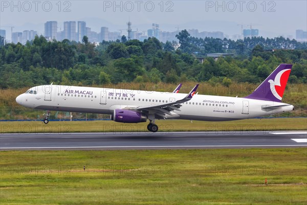 An Air Macau Airbus A321 aircraft with registration number B-MCD at Chengdu Airport