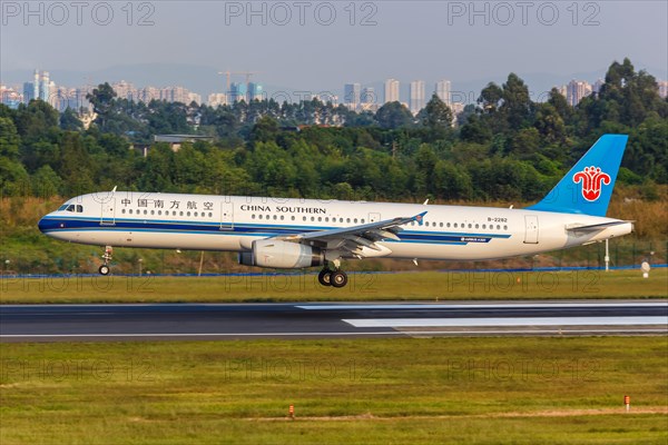 An Airbus A321 aircraft of China Southern Airlines with registration number B-2282 at Chengdu airport