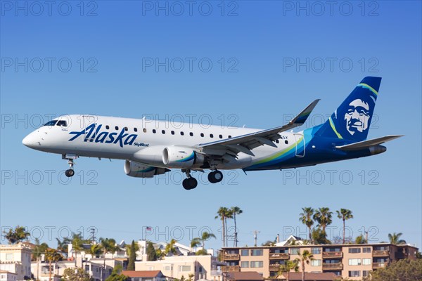 An Embraer ERJ 175 aircraft of Alaska Airlines Skywest with registration N175SY lands at San Diego airport