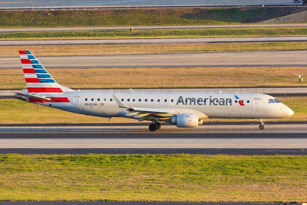 An Embraer 190 aircraft of American Airlines with the registration N945UW at Atlanta Airport