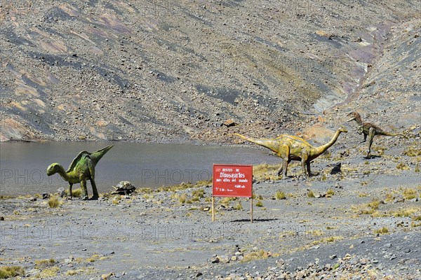 Life-size figures of dinosaurs at the highest site in the world