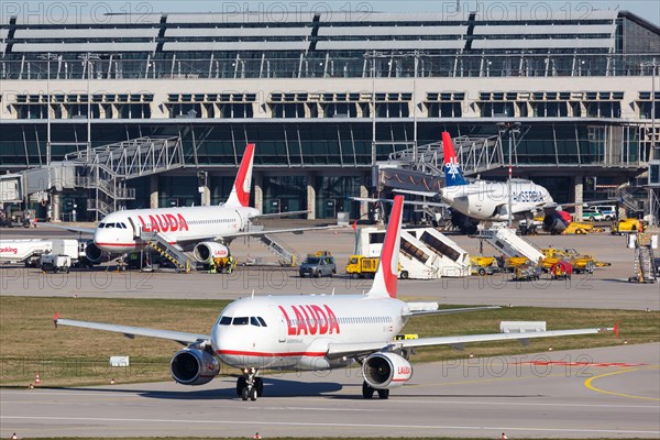 A Lauda Airbus A320 aircraft with registration OE-LOB at Stuttgart Airport