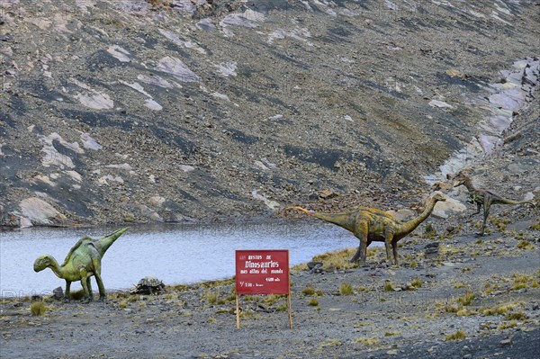 Life-size figures of dinosaurs at the highest site in the world