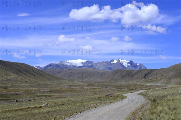 Gravel road Carretera a Pastoruri