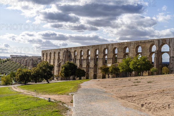 Amoreira Aqueduct has 843 arches