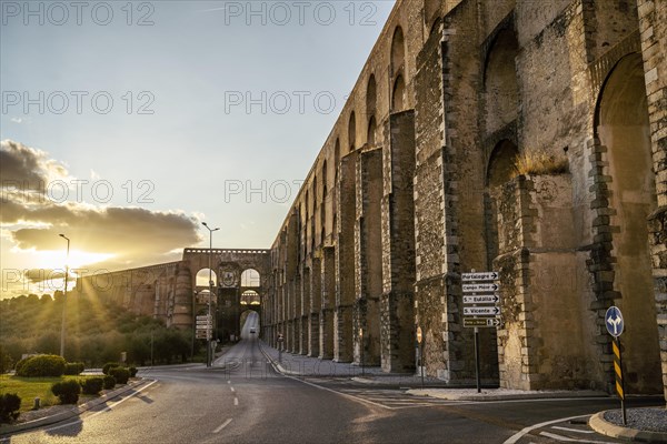 Amoreira Aqueduct has 843 arches