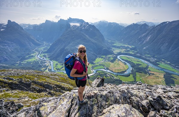 Hiker on the Romsdalseggen hike