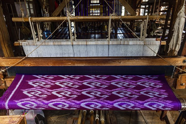 Weaving of lotus silk