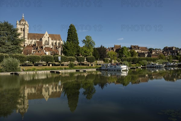 Town view and houseboats on the Doubs