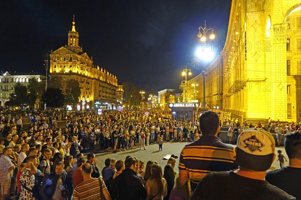 Crowd at night on the Independence Square Majdan Nesaleshnosti and on Khreschatyk Street