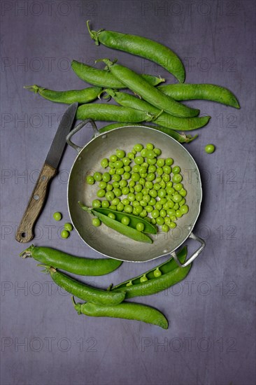 Green peas in pod