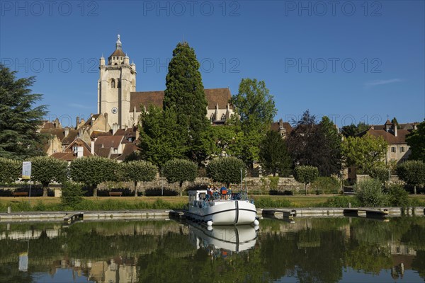 Town view and houseboats on the Doubs