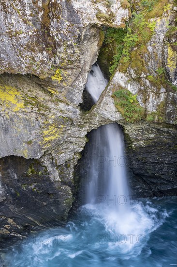 Waterfall Gudbrandsjuvet flows through rocks