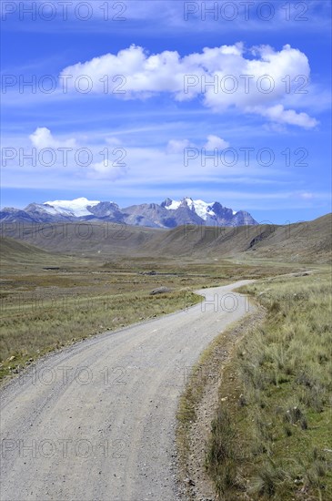 Gravel road Carretera a Pastoruri