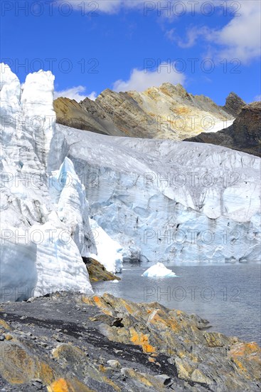 Break-off edge of the Pastoruri glacier