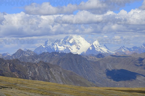 Landscape at 4800 MueM with view to the Cordillera Huayhuash