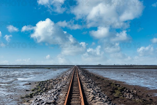 Lorendamm from Luettmoorsiel to the Hallig Nordstrandischmoor