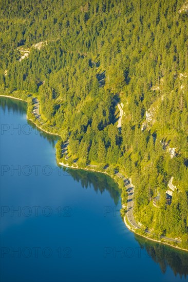 Road on the shore of Plansee