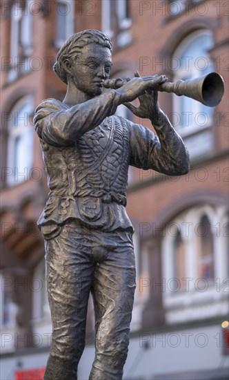 Pied Piper Statue on the Pied Piper Fountain