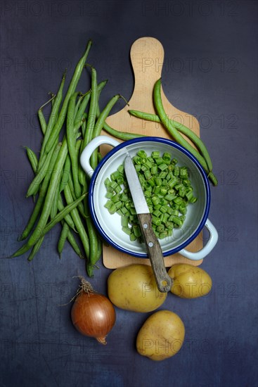 Chopped beans in shell