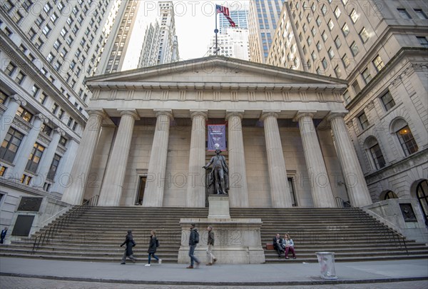 Federal Hall mit George-Washington-Denkmal in der Wall Street