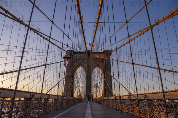 Brooklyn Bridge bei Sonnenaufgang