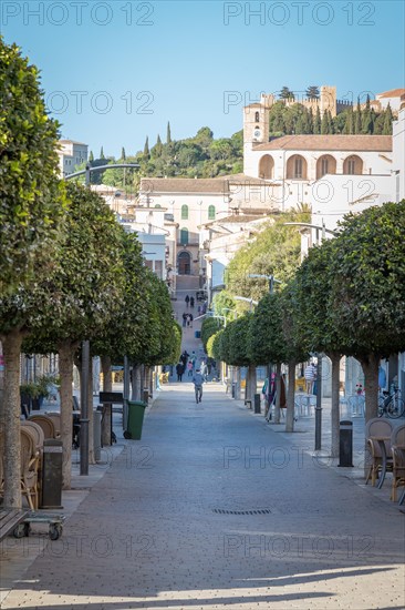 Deserted street in Arta