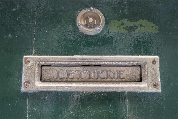 Bell and letter slot with inscription Lettere on house wall