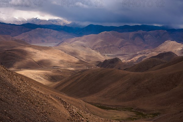 Road to Mount Everest through the Himalaya