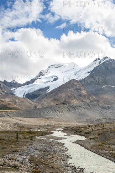 View of glacier and mountain Mount Athabasca