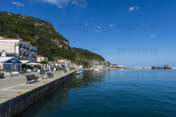 The port of Karlovasi