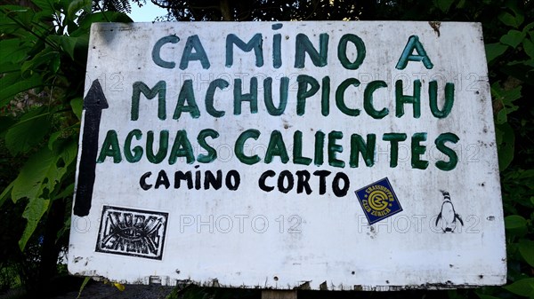 Signpost on the footpath from Hidroeletrica to Aguas Calientes