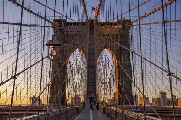 Brooklyn Bridge bei Sonnenaufgang