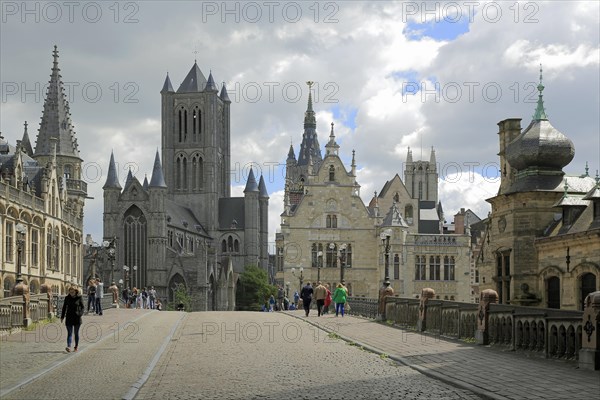 Michalsbrug Sint Michielsbrug with Guildhall of the free skippers