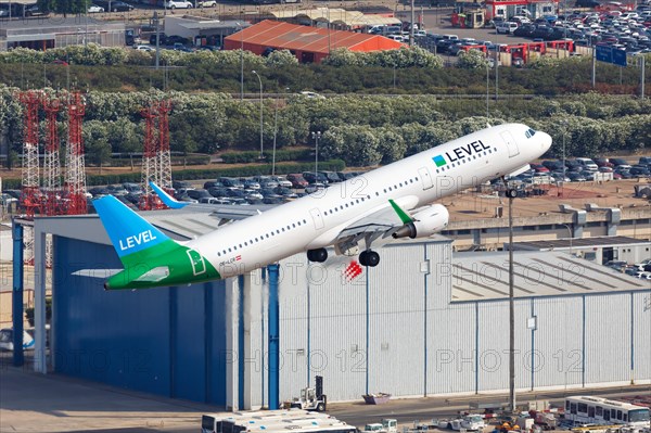 A Level Airbus A321 with the registration OE-LCR takes off from the airport in Palma de Majorca