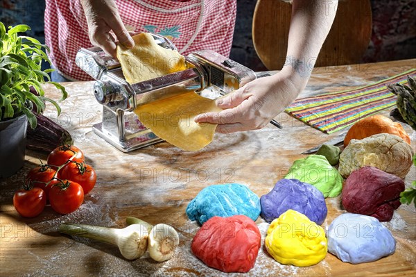 Pasta machine with fresh pasta dough